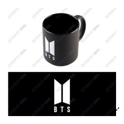 TAZA BTS NEGRA LOGO